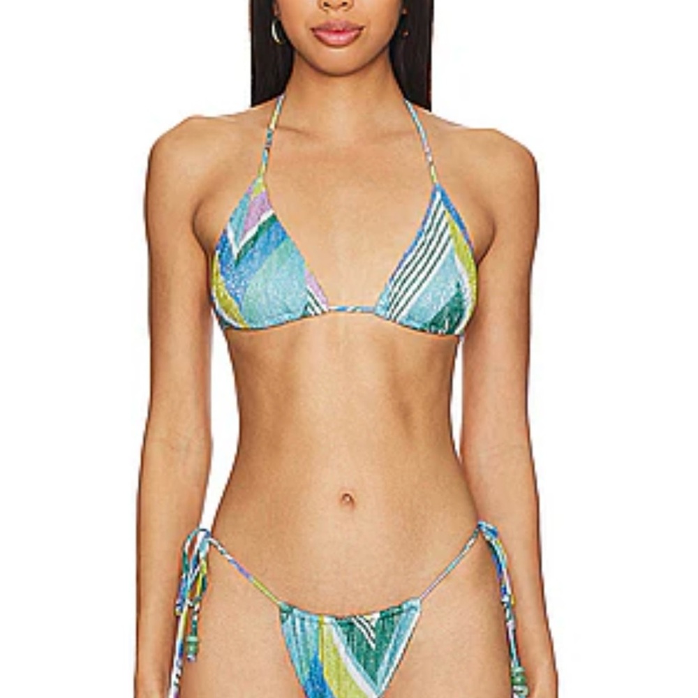 Winona Bikini Set in Marine
DEVON WINDSOR